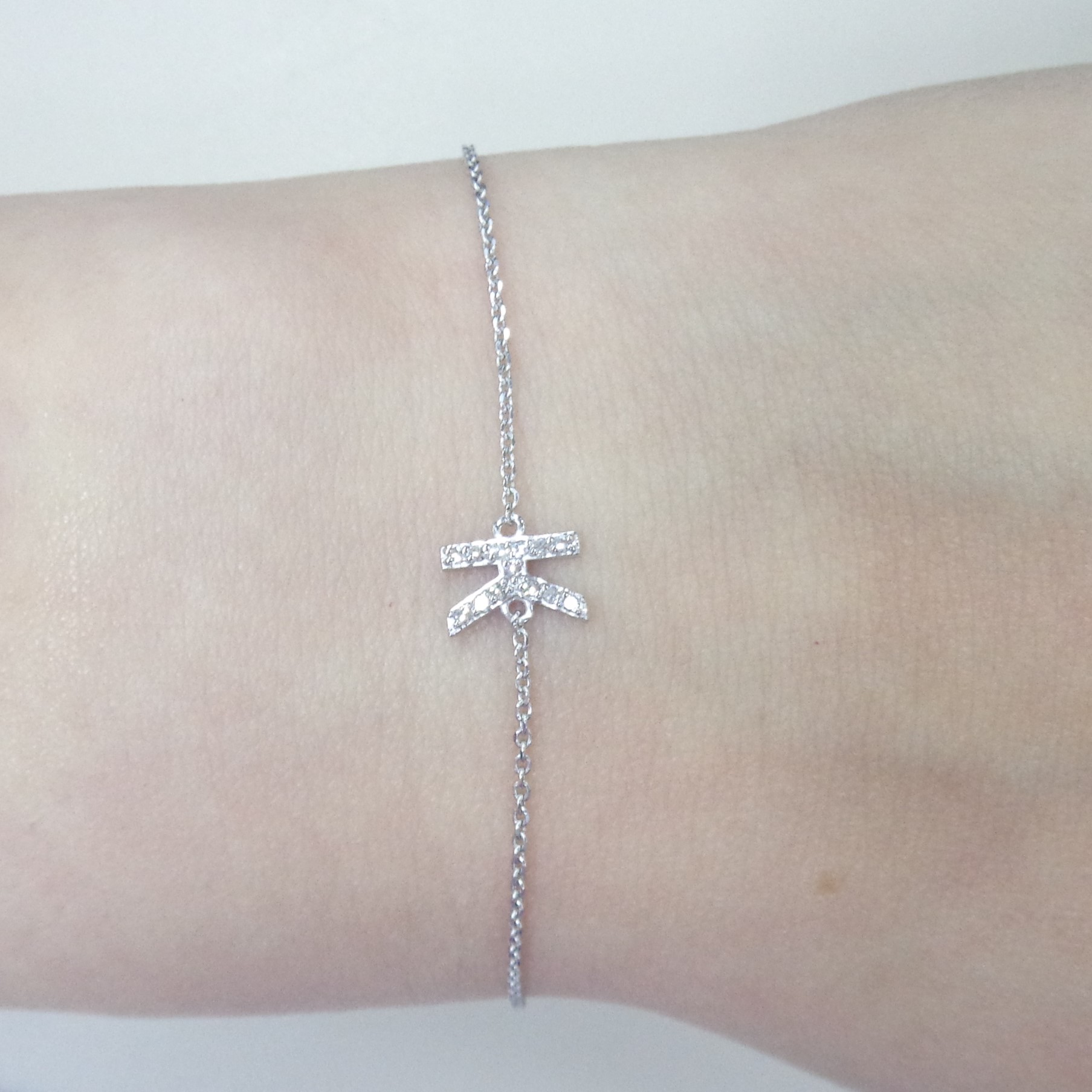 Браслет из белого золота с бриллиантами "К"